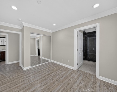 7923 Ledge Ave - Photo Thumbnail 8