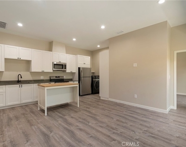 1732 E Ruddock - Photo Thumbnail 4