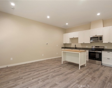 1732 E Ruddock - Photo Thumbnail 5
