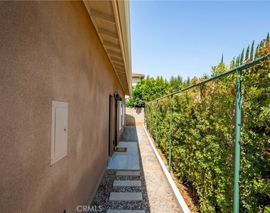 1732 E Ruddock - Photo Thumbnail 15