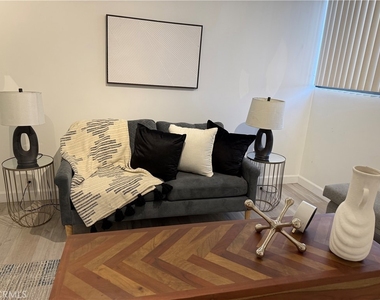 10535 Wilshire - Photo Thumbnail 13