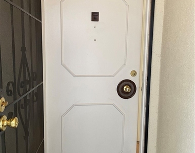 1141 Pine - Photo Thumbnail 4