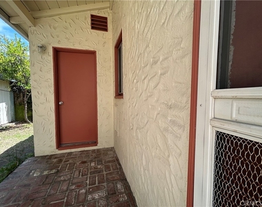 214 E Stocker - Photo Thumbnail 1