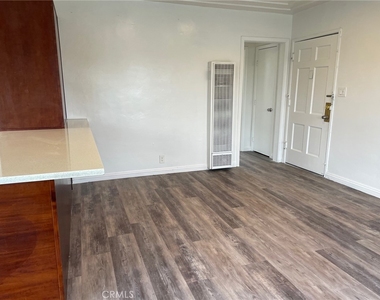 3968 Arlington Avenue - Photo Thumbnail 6