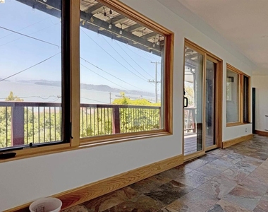 517 Golden Gate Ave - Photo Thumbnail 2