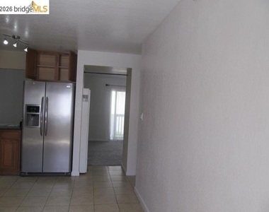 4740 Appian Way - Photo Thumbnail 5