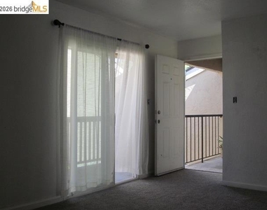 4740 Appian Way - Photo Thumbnail 15