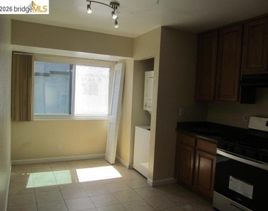4740 Appian Way - Photo Thumbnail 2