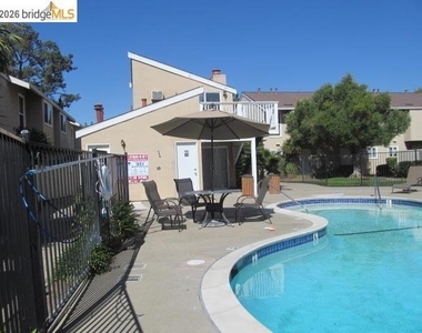 4740 Appian Way - Photo Thumbnail 20