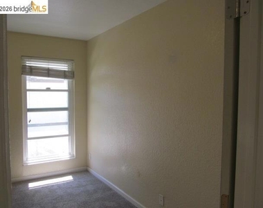 4740 Appian Way - Photo Thumbnail 13