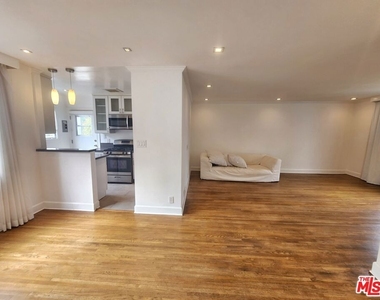 136 San Vicente Blvd - Photo Thumbnail 5