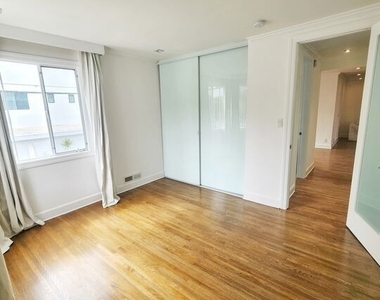 136 San Vicente Blvd - Photo Thumbnail 7