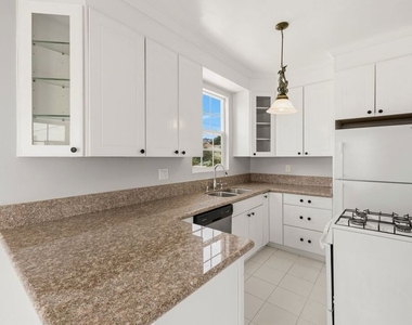 437 N Genesee Avenue - Photo Thumbnail 5