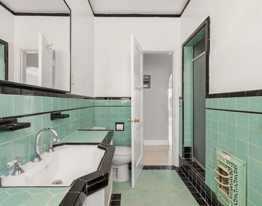 437 N Genesee Avenue - Photo Thumbnail 11