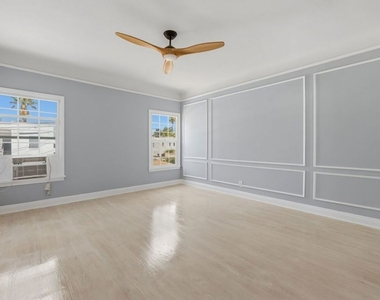 437 N Genesee Avenue - Photo Thumbnail 8