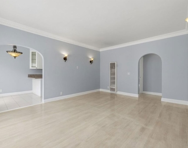 437 N Genesee Avenue - Photo Thumbnail 3