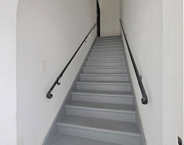 437 N Genesee Avenue - Photo Thumbnail 12