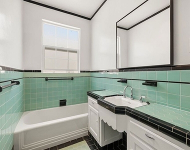 437 N Genesee Avenue - Photo Thumbnail 10