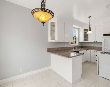 437 N Genesee Avenue - Photo Thumbnail 4