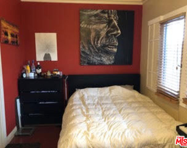 2108 Oak Street - Photo Thumbnail 5