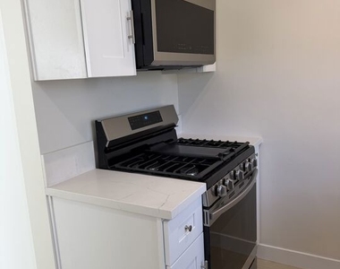 213 S Alexandria Avenue - Photo Thumbnail 9