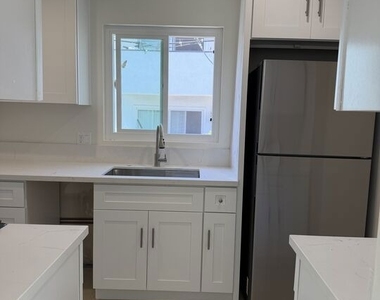 213 S Alexandria Avenue - Photo Thumbnail 8