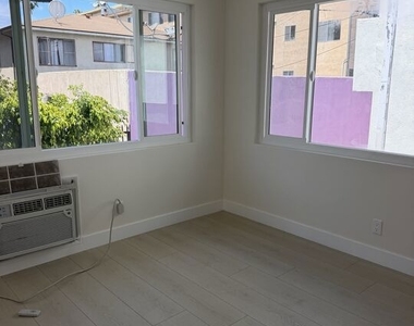 213 S Alexandria Avenue - Photo Thumbnail 11
