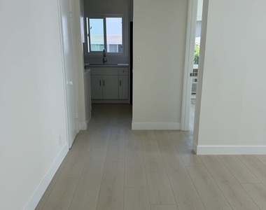 213 S Alexandria Avenue - Photo Thumbnail 7