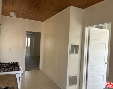 1042 2nd Street - Photo Thumbnail 21
