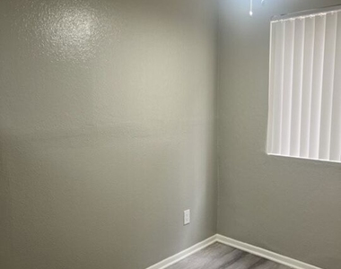 10540 Balboa Boulevard - Photo Thumbnail 10