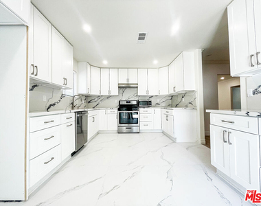 12612 Hatteras Street - Photo Thumbnail 5