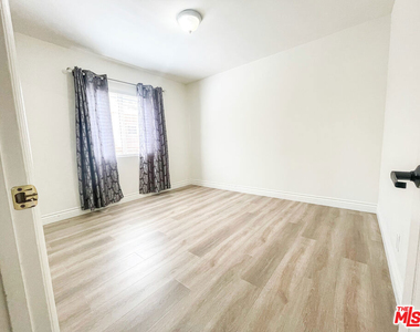 12612 Hatteras Street - Photo Thumbnail 7