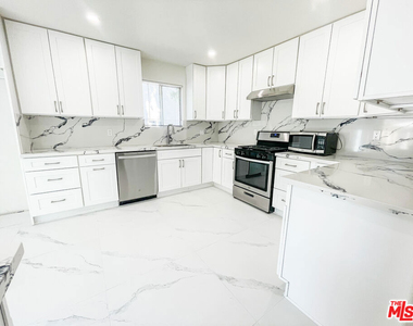 12612 Hatteras Street - Photo Thumbnail 6