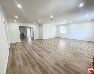 12612 Hatteras Street - Photo Thumbnail 2