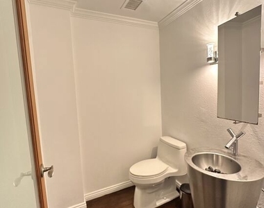 1131 Alta Loma Road - Photo Thumbnail 4