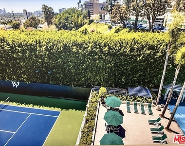 1131 Alta Loma Road - Photo Thumbnail 15