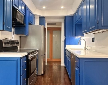 1131 Alta Loma Road - Photo Thumbnail 5