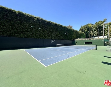 1131 Alta Loma Road - Photo Thumbnail 14