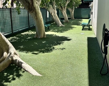 1131 Alta Loma Road - Photo Thumbnail 16