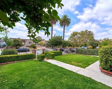 1120 S Plymouth Boulevard - Photo Thumbnail 2