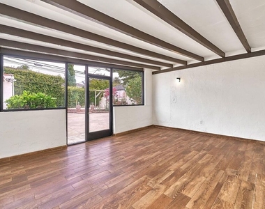 1120 S Plymouth Boulevard - Photo Thumbnail 18