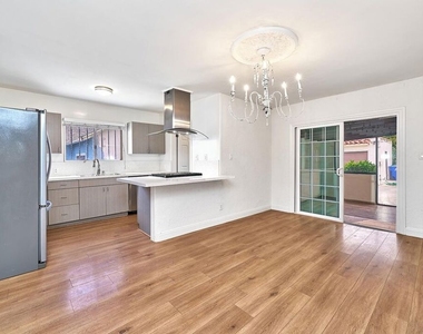 1120 S Plymouth Boulevard - Photo Thumbnail 16