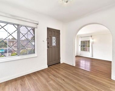 1120 S Plymouth Boulevard - Photo Thumbnail 11