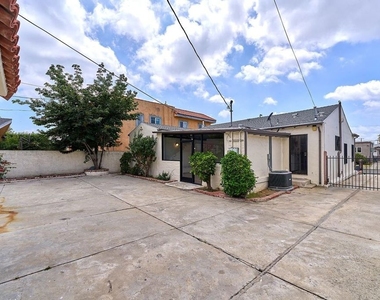 1120 S Plymouth Boulevard - Photo Thumbnail 32