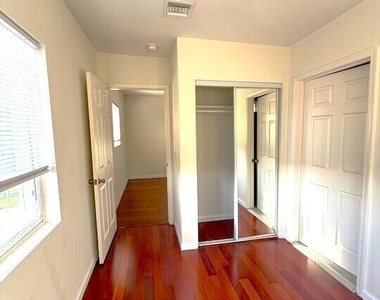 4343 W 4th Street - Photo Thumbnail 10