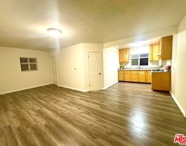 4343 W 4th Street - Photo Thumbnail 5