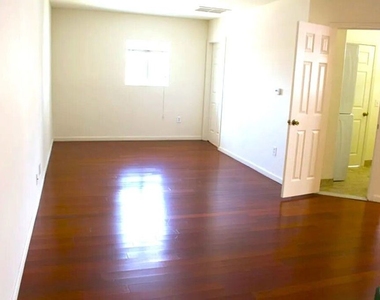 4343 W 4th Street - Photo Thumbnail 3