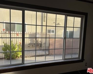 2122 6th Avenue - Photo Thumbnail 6