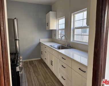 2122 6th Avenue - Photo Thumbnail 4