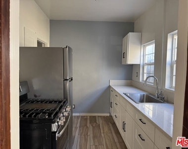 2122 6th Avenue - Photo Thumbnail 2